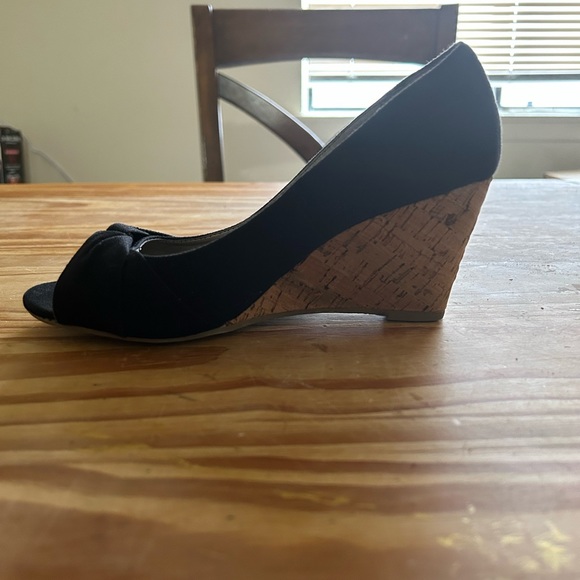 Slightly used wedge black fabric sandals - Picture 3 of 7